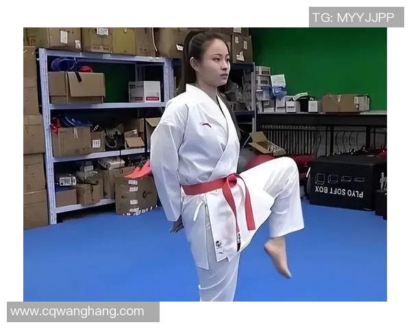 空手道与足球的完美结合揭秘空手道足球明星的训练与成就