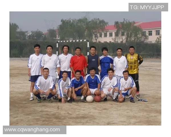 与足球明星亲密合影的美好瞬间分享与回忆